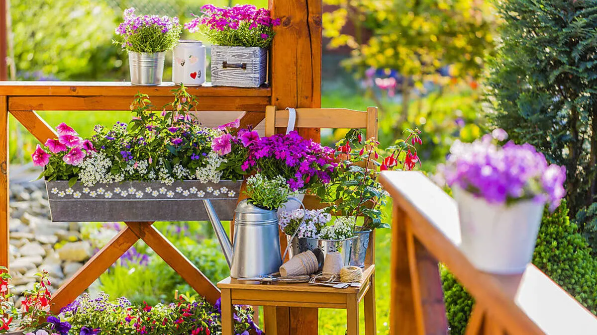 Auf einem schönen Balkon kommt Urlaubs-Feeling auf 