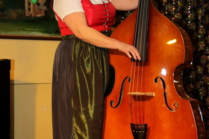 Karten sind bei den Mitgliedern des Brauchtumsvereines Stallhofen sowie beim Kirchenwirt Rößl und im Stallhofener Café erhältlich. Keine Abendkasse!