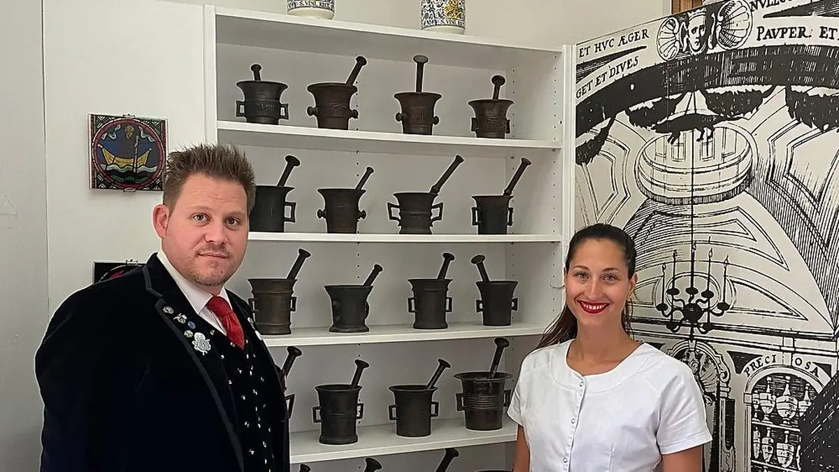 Kurt Maschke, Großbauer der Bauerngman Villach, und Sophia Telesko, Leiterin der Lind Apotheke, laden am kommenden Samstag zur Mörser-Spendenaktion