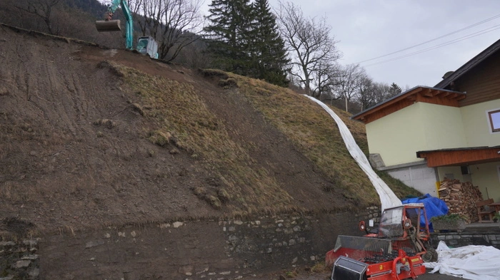 Die Gefahr der Hangrutschungen am Hof ist noch immer nicht komplett gebannt