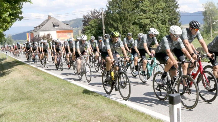Start für die 130 Teilnehmer war pünktlich um 9 Uhr in Klagenfurt. Die 1. Etappe führte heuer nach Unterkärnten zum Hotel Marko am Klopeiner See. 