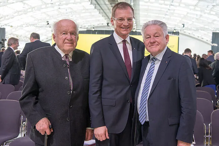 Josef Ratzenböck, der neue Landes-ÖVP-Chef Thomas Stelzer (ÖVP) und LH Josef Pühringer (ÖVP)