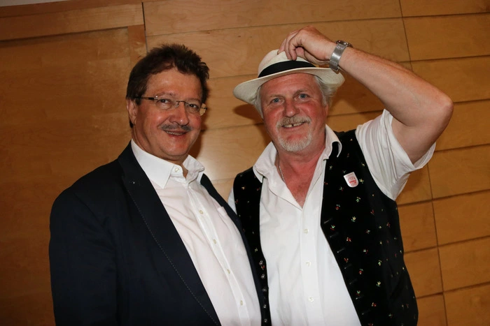 Ebenso Bürgermeister Thomas Krainz und der Künstler Albert Krajger.