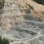 Ein Steinbruch aus der Luft aufgenommen