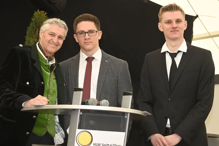 Perfekte Moderation zur Messe-Eröffnung durch das HLW-Team mit Direktor Adolf Lackner.