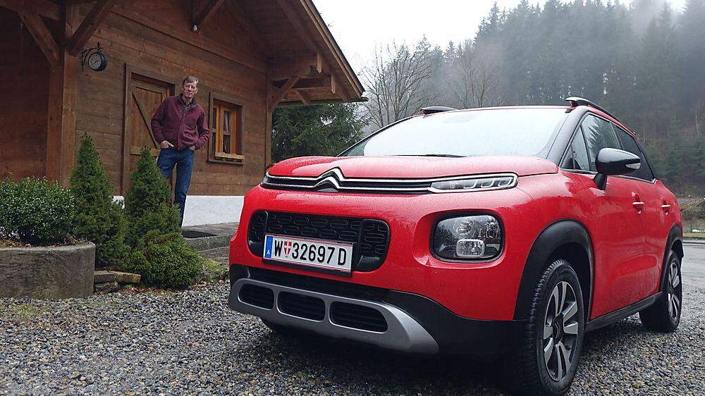 Kritischer Blick des Profis Walter Röhrl: Aber der Citroën C3 Aircross weiß zu überzeugen