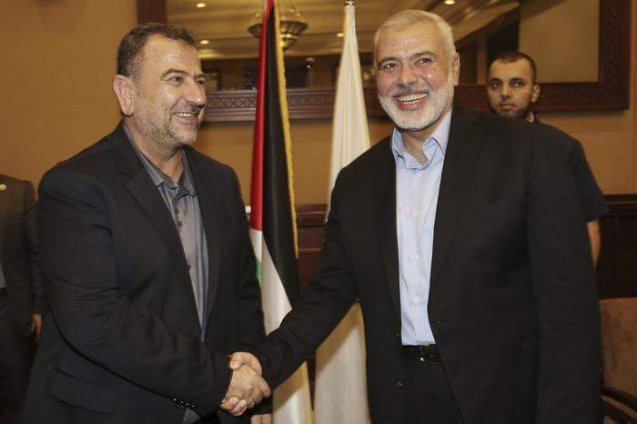Der Vize-Präsident des Politbüros der Hamas, Saleh al-Aruri (links), und Präsident Ismail Haniyeh (rechts)