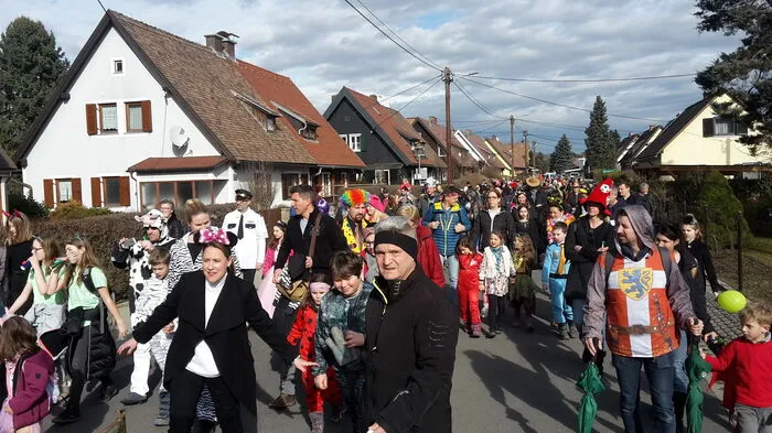 Hunderte Gaukler zogen durch die Straßen von Liebenau
