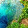 Das Wasser der Karstquelle „Syri i Kaltër“ sprudelt scheinbar tiefblau
