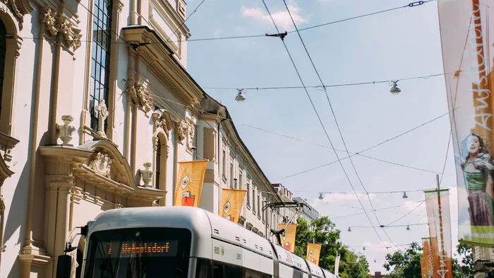 Fotograf Gregor Hiebl ist am Sonntag durch die Innenstadt spaziert und hat den Start in den Altweibersommer für einige schöne Fotos genutzt.