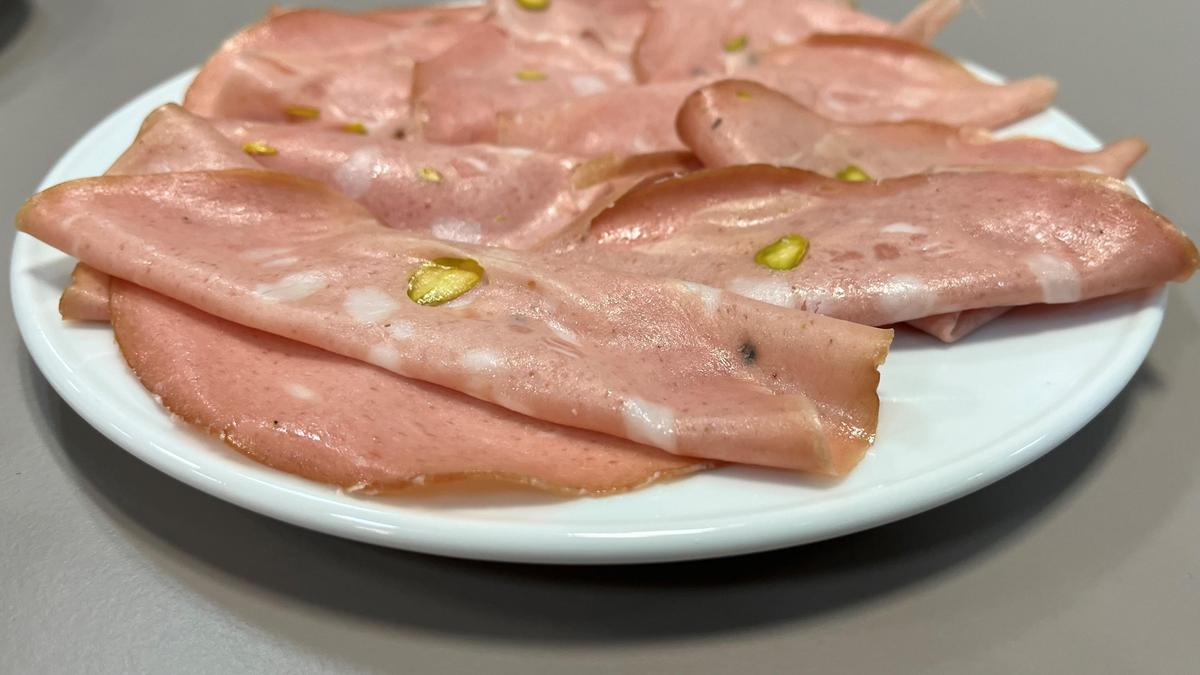 Mortadella enthält, je nachdem, aus welcher italienischen Region das Rezept stammt, ohnehin Pistazien