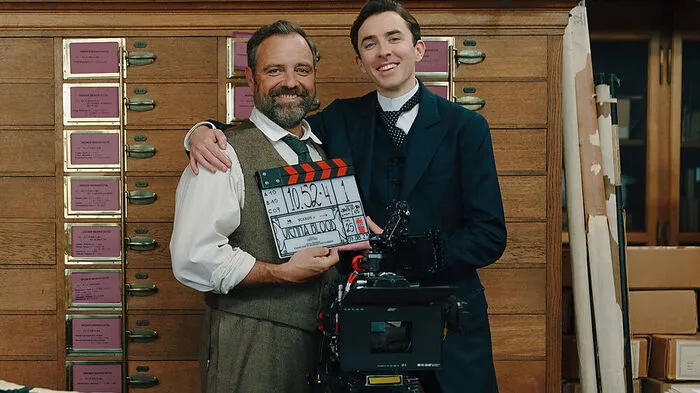 Jürgen Maurer und Matthew Beard am Set von "Vienna Blood"
