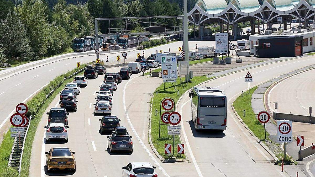 Bei der Einreise nach Kärnten wartet man aktuell über zwei Stunden 