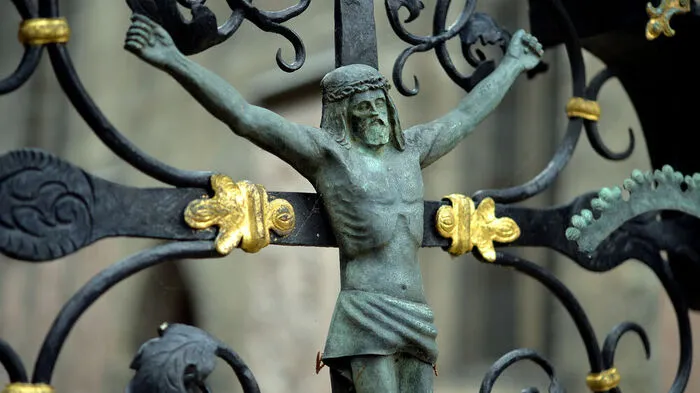 In Himmelberg gedenkt man dem Kreuz, das verfolgte Christen zu tragen haben
