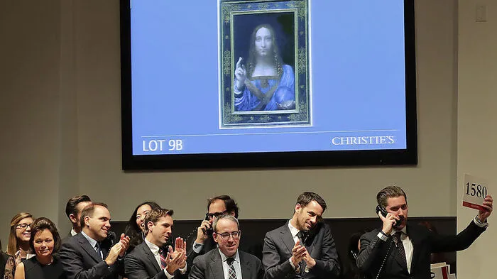 Das nach Angaben des Auktionshauses Christie's letzte bekannte Gemälde von Leonardo da Vinci in Privatbesitz ist am 15. November 2017 in New York für 450 Millionen Dollar (380 Mio. Euro) versteigert worden. Bei dem um 1500 entstandenen Gemälde "Salvator Mundi" des italienischen Künstlers (1452-1519) handelt es sich um ein Porträt von Jesus Christus in Öl auf Walnussholz.