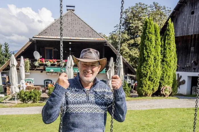 Nach 15 Jahren gab der beliebte Wirt Rudolf Steinwender als Pächter vom Ausflugsziel „Hundsmarhof“ in Villach im Jänner sein Aus bekannt. Mit den Brüdern Christian und Manuel Erlacher wurden im September schließlich neue Pächter gefunden. Die erfahrenen Gastronomen starteten im Oktober. 