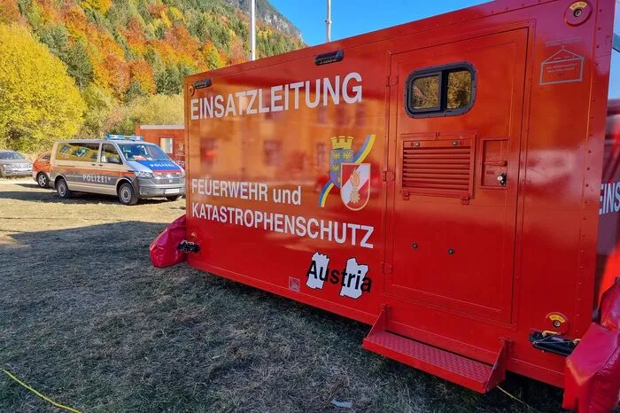 Eine mobile Einsatzleitzentrale wurde in einem Container errichtet
