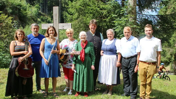 Unter den Gästen begrüßt werden konnten unter anderen Bürgermeister Andreas Grabuschnig, Anna Maria Kaiser, Ewald Liegl und Stefanie Dörflinger von der Dorfgemeinschaft und Herbert Oprießnig von Huppenkothen samt Familie.