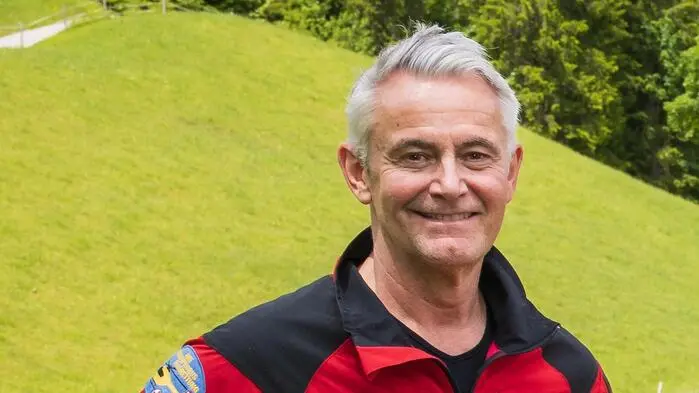 Schauspieler Robert Lohr fliegt den Hubschrauber, in dessen Cockpit er in der Serie sitzt, hin und wieder selber