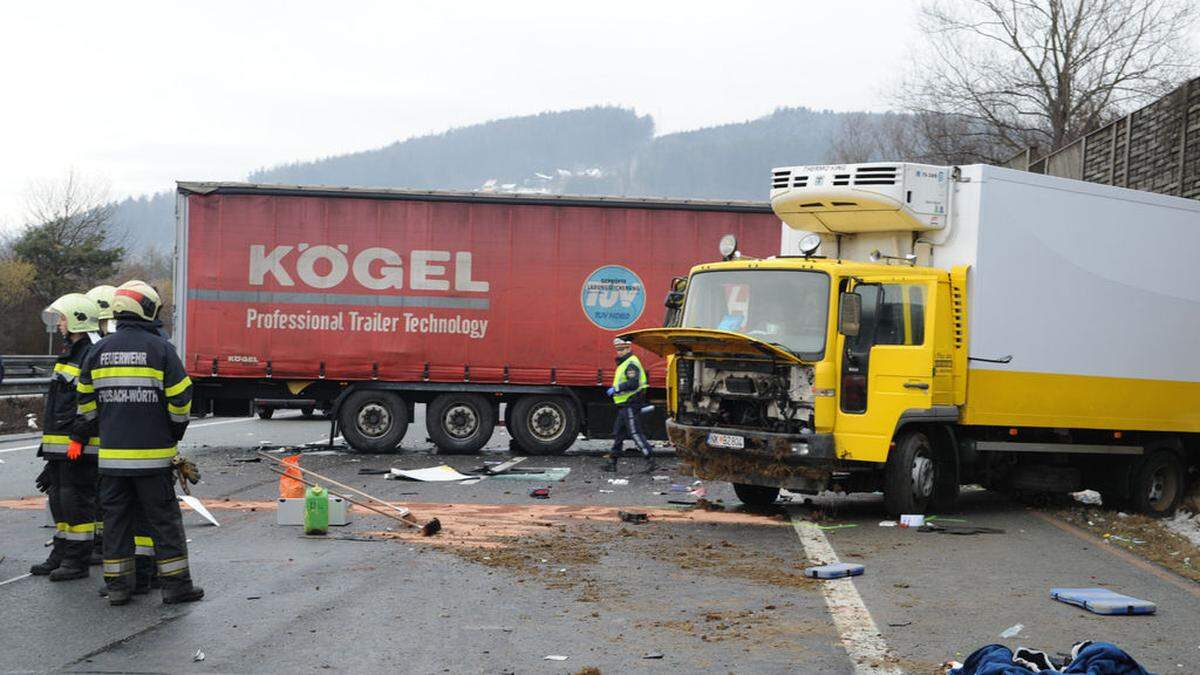 Unfall mit zwei Lkw auf der A9