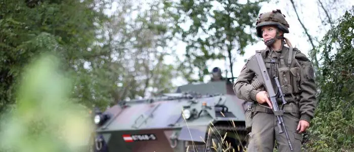 Das Jägerbataillon 18 übt mit bis zu 40 Soldatinnen und Soldaten und fünf Fahrzeugen