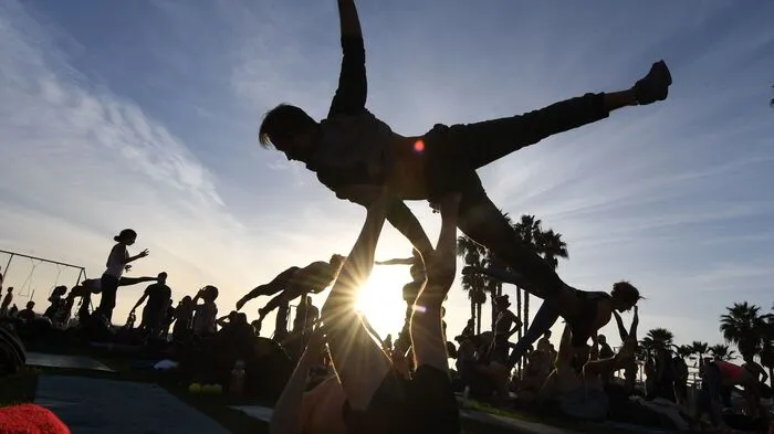 Der Muscle Beach bei Los Angeles ist eine Touristen-Attraktion – an diesem Strand löste Arnold Schwarzenegger in den 1970er-Jahren den Fitness-Boom aus, noch heute folgen ihm unzählige Kraftprotze.