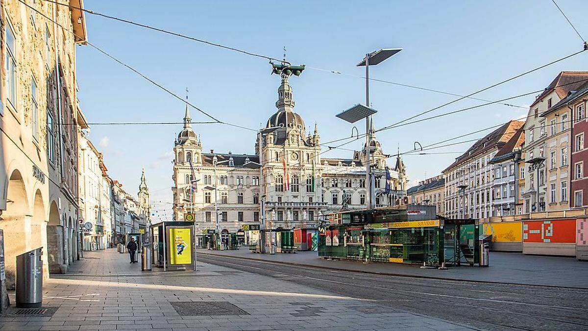 Schrittweise startet die Stadtverwaltung ihren Parteienverkehr.