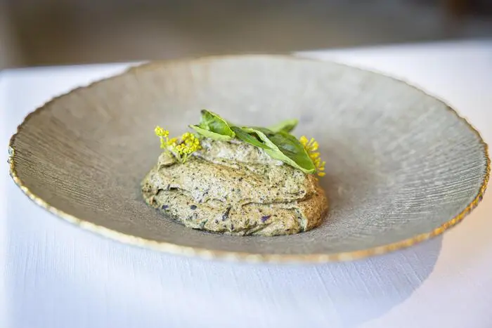 So präsentiert sich „Baba Ganoush“ à la Ana Roš.