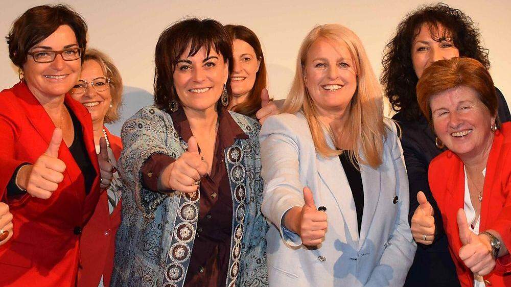 Oberrauner (3. von links) wurde zur neuen Vorsitzenden der SPÖ-Frauen gewählt
