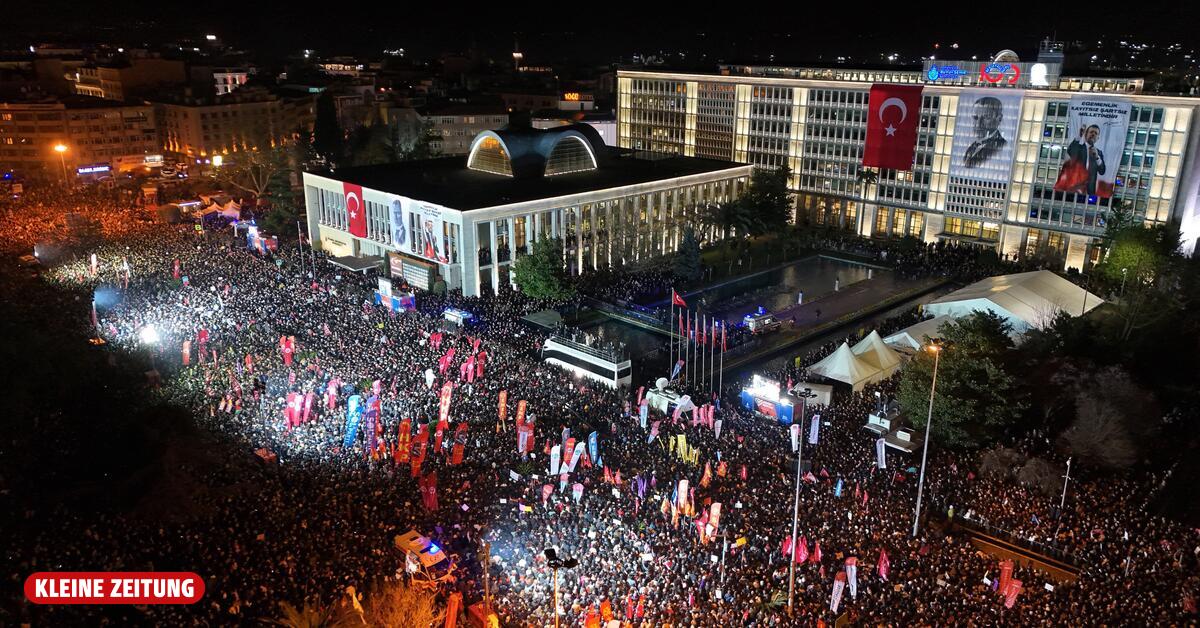 Hundreds of thousands protest against Imamoglu's arrest