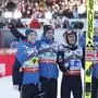 ABD0103_20240128 - BAD MITTERNDORF - ÖSTERREICH: Michael Hayböck, Manuel Fettner, Stefan Kraft und Jan Hörl (Team Österreich/2. Platz) am Sonntag, 28. Jänner 2024, anl. des Teambewerbs im Rahmen der Skiflug-Weltmeisterschaften am Kulm in Bad Mitterndorf. - FOTO: APA/ERWIN SCHERIAU