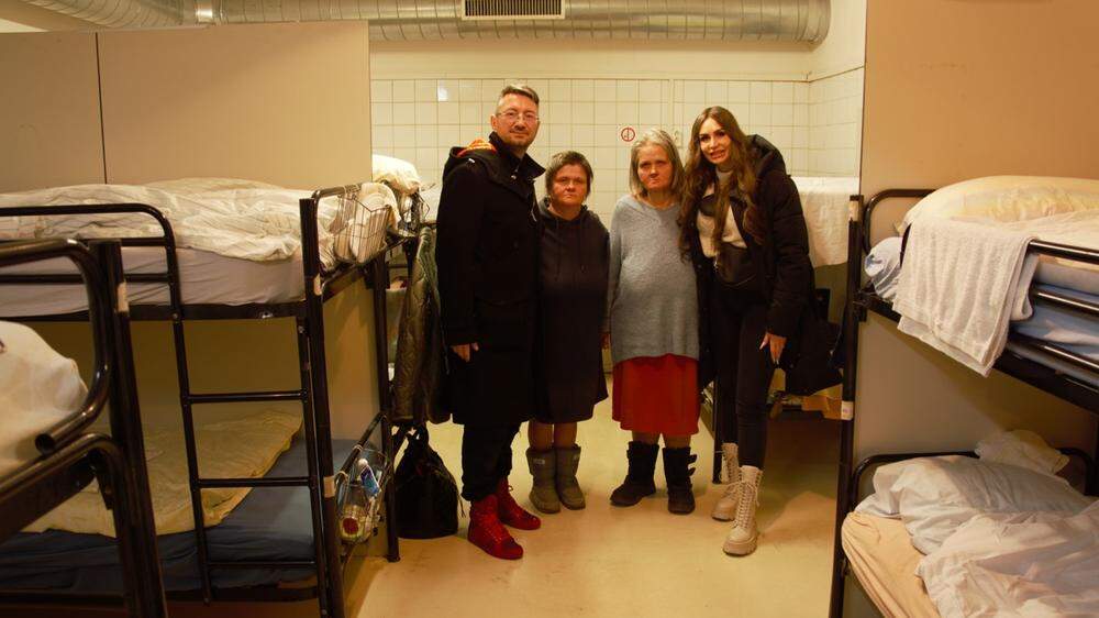 Walter und Susi Temmer mit den beiden Schwestern Martina und Ingrid Braunitzer im Obdachlosenheim Vinzirast