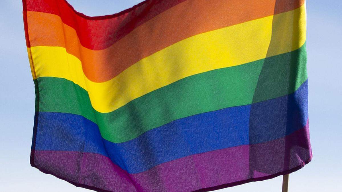 Die Regenbogen-Flagge als Symbol für Toleranz und Liebe ist längst in der Mitte der Gesellschaft angekommen