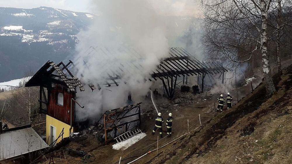 Wirtschaftsgebäude in Glödnitz geriet in Flammen