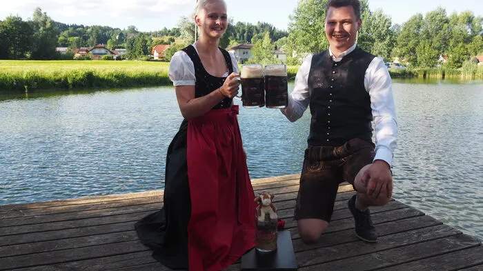 Bei den Teichen beim Größinghof im Nordwesten von Klagenfurt lud die Landjugend Ponfeld Samstagabend zum Tanz. Werner Otti unterhielt solo mit Stimme und Gitarre.