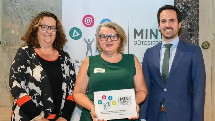 In Wien wurde die MS 2 Leibnitz ausgezeichnet von Vertretern der Industriellenvereinigung und Bildungsminister Christoph Wiederkehr