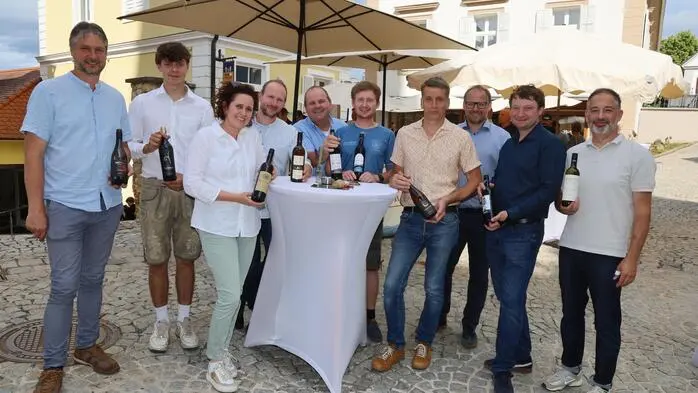 Für die Präsentation der besten Grauburgunder-Weine wählten die neun Weingüter Edelsbrunner, Fassold, Frauwallner, Neumeister, Tropper, Monschein, Pock, Krispel und Dunkl ...