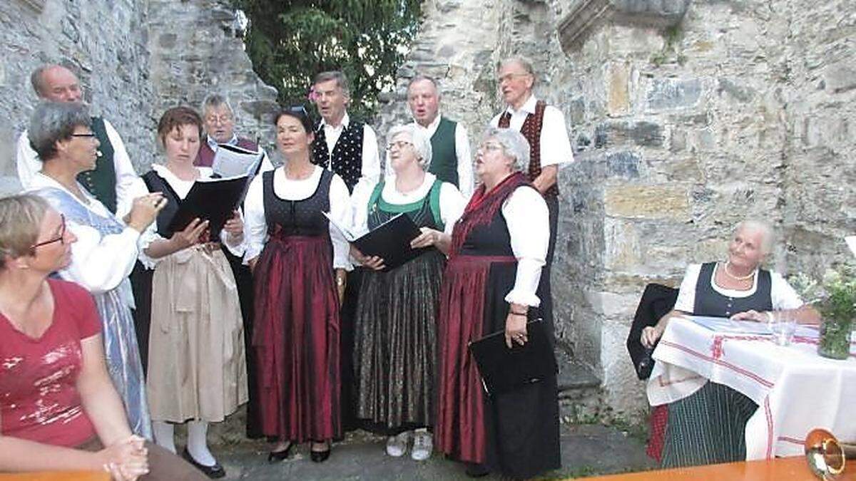 Die Dichterlesung wurde von heimischen Chören musikalisch umrahmt 