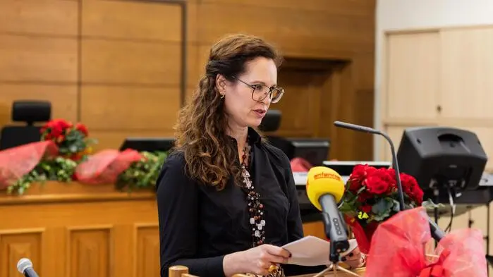 Sandra Agnoli, erste Staatsanwältin moderierte die Amtseinführung 