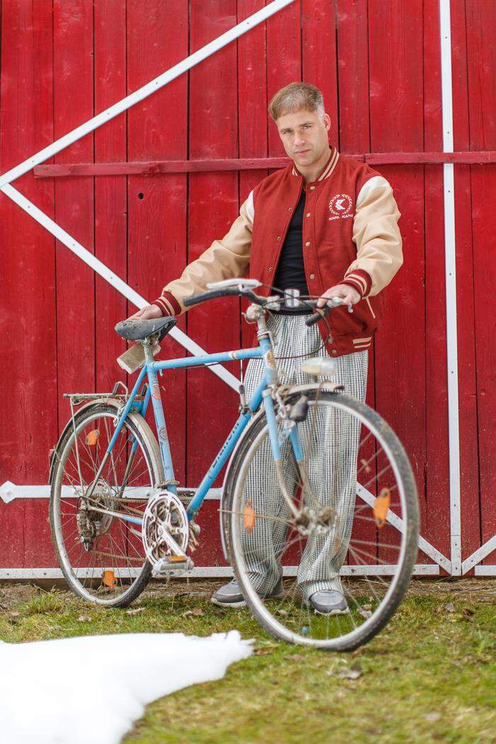 Dimitri Schell mit einem Fahrrad von Maximilian Schell 