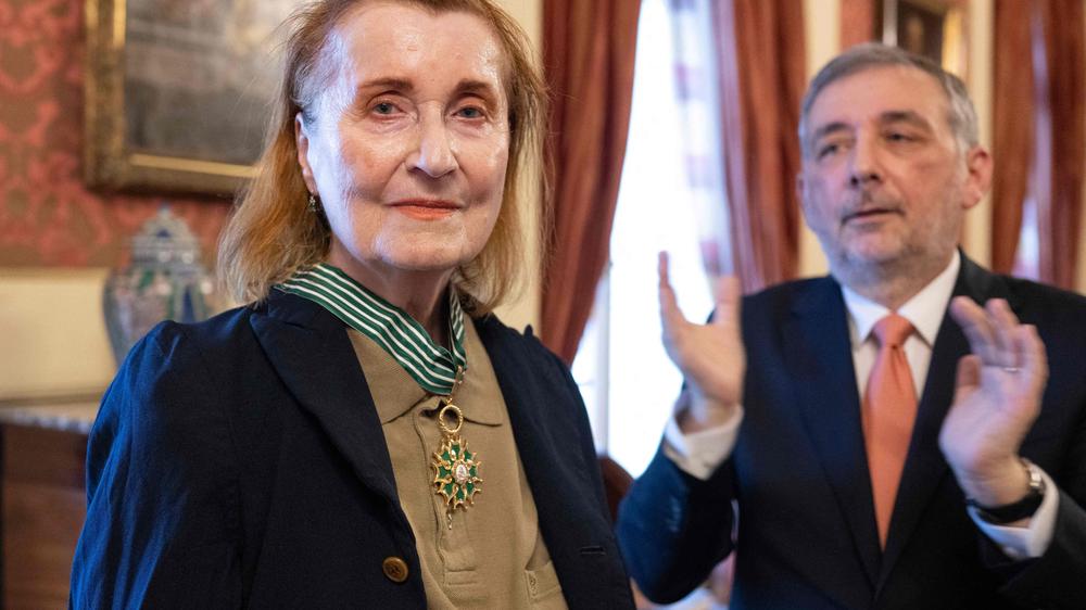 Pécout ehrte am Wochenende die österreichische Literaturnobelpreisträgerin Jelinek bei einer Zeremonie in der französischen Botschaft in Wien.  