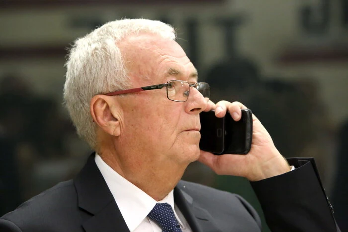 „Lehrer als auch Schüler waren bei den Ballvorbereitungen ein Team“, sagte HLW-Schuldirektor Walter Martitsch (unser Foto). 