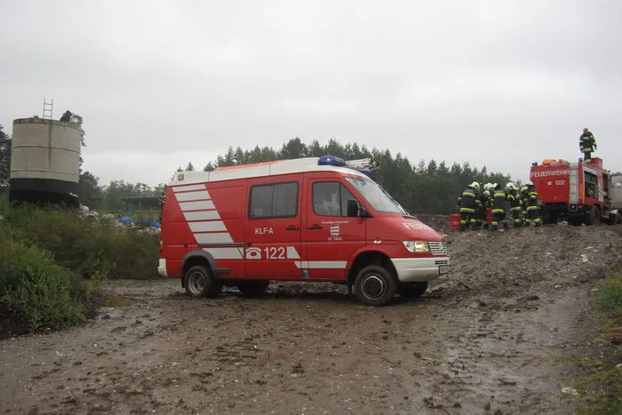 um den Brand zu löschen