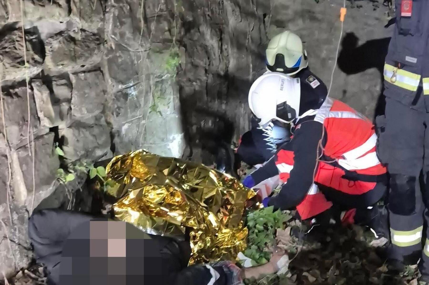 Übersah eine Mauer: Junger Wiener bei Notdurftverrichtung vier Meter abgestürzt