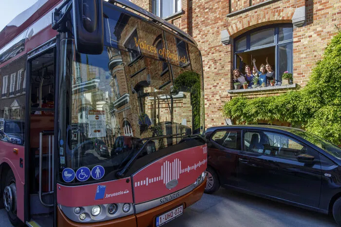 Noch bis zu diesem Freitag fährt der Bus nach Unternehmensangaben durch die belgische Hauptstadt, "um ein wenig Liebe in den Herzen der Brüsseler zu verbreiten".