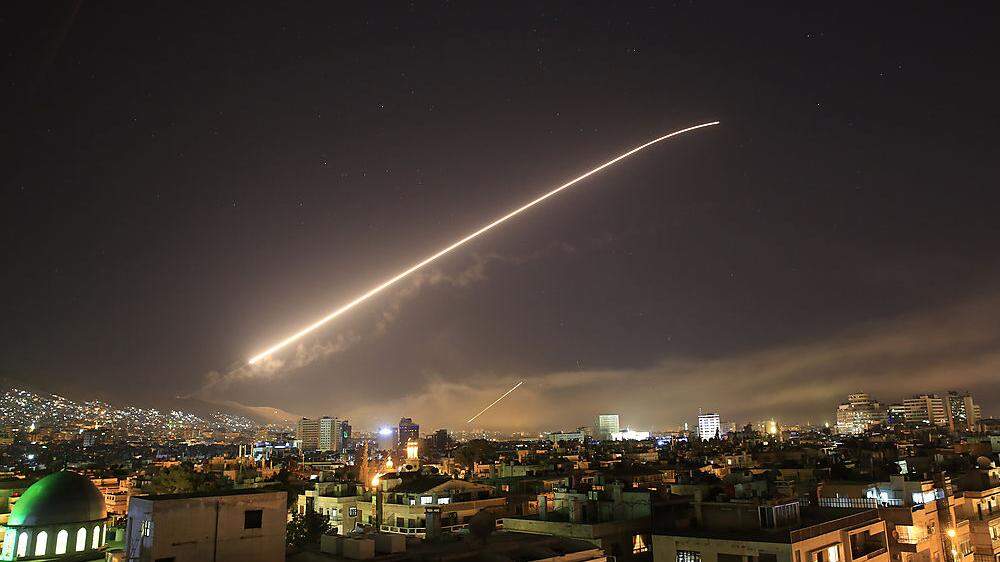Raketen am Nachthimmel über Damaskus
