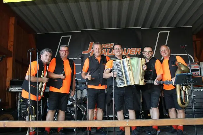 Beim Rüsthaus in der Gemeinde Krottendorf-Gaisfeld (Bezirk Voitsberg) sorgten die „Jungen Paldauern“, ... 