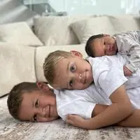 Leopold, Johann und Nesthäckchen Josef Markus (3072/52) zaubern Christina und Markus Dressler jeden Tag ein Lächeln ins Gesicht. Seit 10. September ist die Familie aus Misselsdorf zu fünft.