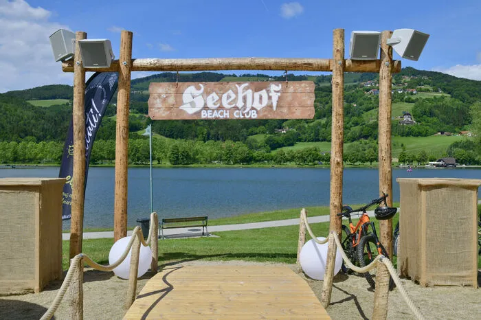 Mit dem neuen Beach Club hat der Stubenbergsee eine neue Attraktion