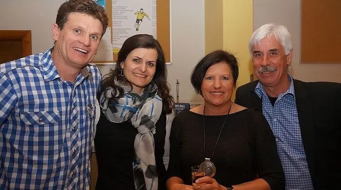 Von links: Trainer Bernhard Fritzl mit Gattin Helga, Kassiererin Edith Starzacher und Sektionsleiter Walter Starzacher